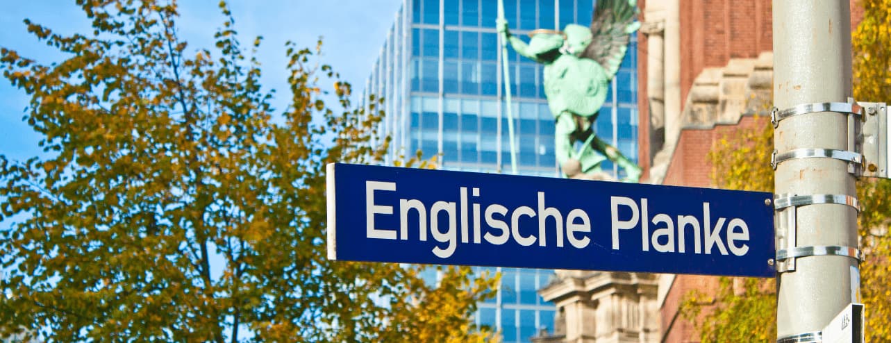 Englische Planke Straßenschild in Hamburg